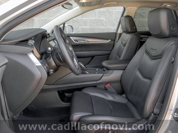 2017 Caddy *Cadillac* *XT5* Luxury AWD hatchback Radiant Silver for sale in Novi, MI – photo 13