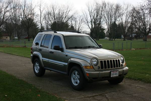 2006 JEEP LIBERTY 4X4 LOW MILES - cars & trucks - by owner - vehicle... for sale in Tipp City, OH – photo 2