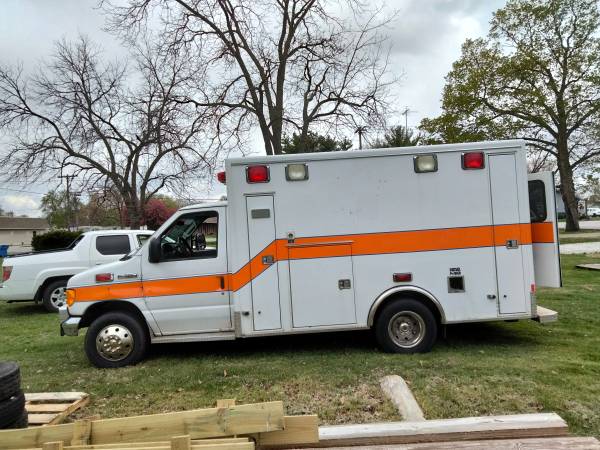 2006 Ford E-350 Dually Ambulance for sale in Taylorville, IL – photo 3