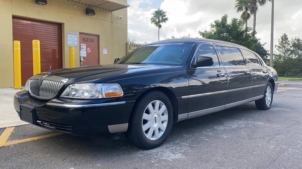 2003 LINCOLN TOWN CAR LIMOSINE STYLE 75K MILES 1 OWNER - cars & for sale in Hollywood, FL