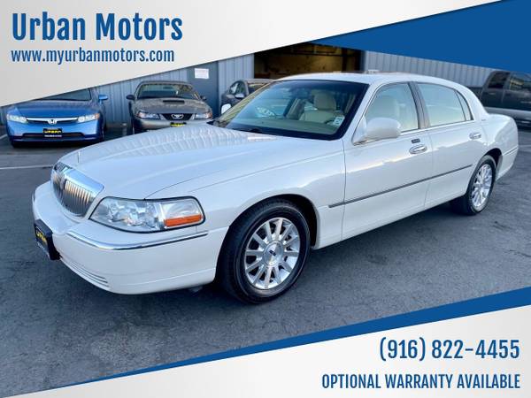 2006 Lincoln Town Car Signature 4dr Sedan Off Whit - cars & for sale in Sacramento , CA
