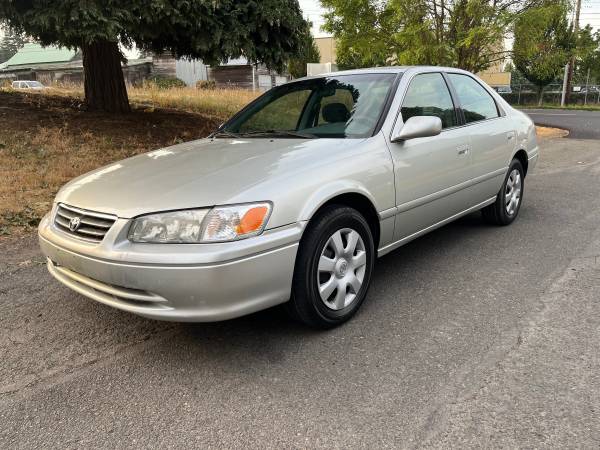 2000 Toyota Camry Le/Clean Title/30 MPG/Sedan/cars & for sale in Vancouver, OR