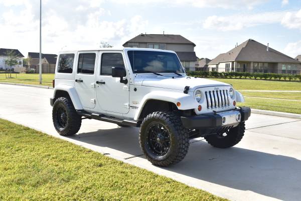 Gorgeous Lifted 2012 Jeep Wrangler Unlimited Sahara for sale in Missouri City, TX – photo 4