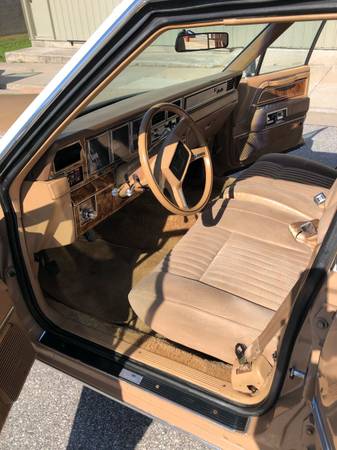 1983 Lincoln Town car - cars & trucks - by owner - vehicle... for sale in Bevington, IA – photo 23