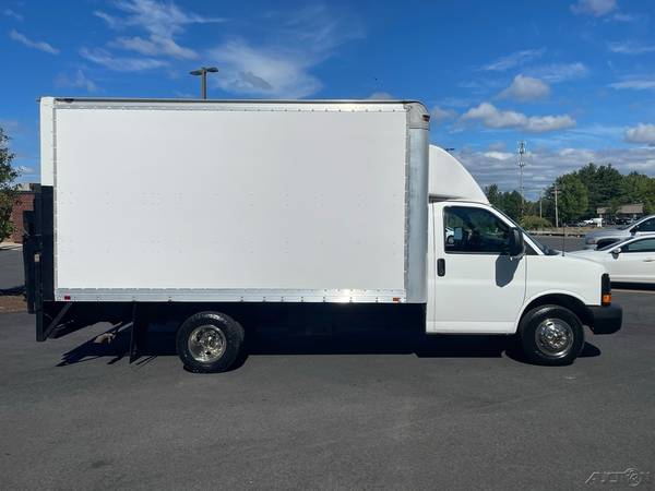 2016 Chevrolet 3500 14ft Box Van Power Lift Gate 6 0L Gas SKU: 14237 for sale in eastern CT, CT – photo 7