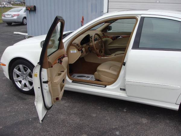 2008 Mercedes E350 up-to-date Maintenance Navigation Clean!! - cars... for sale in Jeffersonville, KY – photo 8