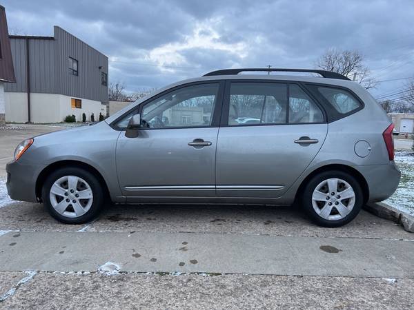 2009 Kia Rondo LX - - by dealer - vehicle automotive for sale in Willoughby, OH – photo 6