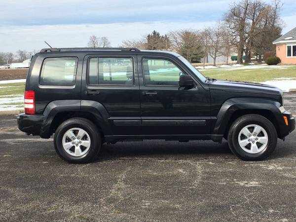 2012 Jeep Liberty 4X4 No Rust! Nice! Only $6450 - cars & trucks - by... for sale in Chesterfield Indiana, IN – photo 2