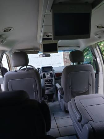 2010 Chrysler Town and Country for sale in Charleston Afb, SC – photo 6