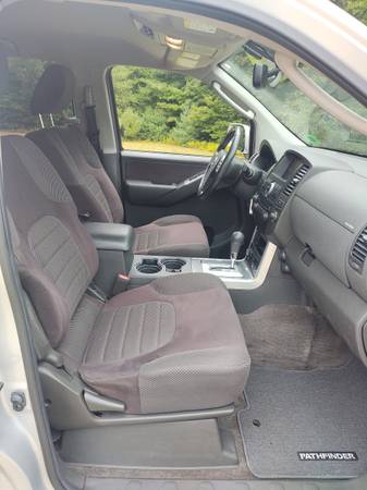 2011 Nissan Pathfinder V6 4x4 3rd Row! - - by for sale in East Derry, NH – photo 16