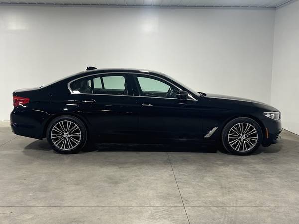 2018 BMW 5 Series 530i xDrive - - by dealer - vehicle for sale in Buffalo, NY – photo 5