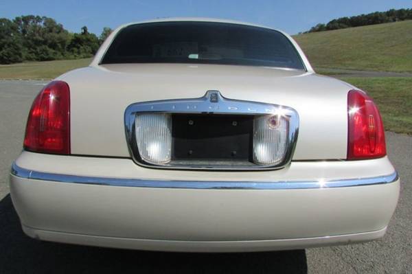 2000 Lincoln Town-Car *CARTIER* Only 57k Orig-Miles EXTRA-CLEAN for sale in MANASSAS PARK, District Of Columbia – photo 4