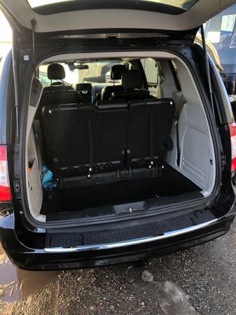 2015 CHRYSLER TOWN AND COUNTRY clean LOADED - - by for sale in Lynbrook, NY – photo 9