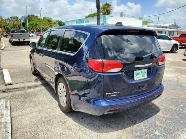2018 Chrysler Pacifica - 85k mi - One-Owner, Clean CarFax - cars & for sale in Fort Myers, FL – photo 6