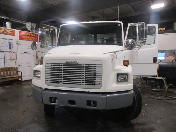 2002 Freightliner FL70 - - by dealer - vehicle for sale in Other, NH