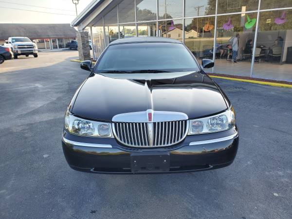 2000 Lincoln Town Car RWD Executive Sedan 4D Trades Welcome Financing for sale in Harrisonville, KS – photo 15