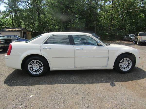 2010 Chrysler 300 Touring Signature Sedan 4D EZ-FINANCING! - cars &... for sale in Garfield, NY – photo 9