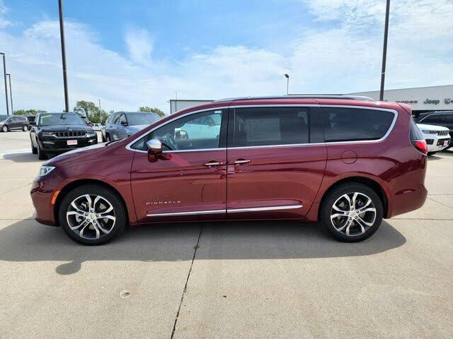 2021 Chrysler Pacifica Pinnacle AWD for sale in Indianola, IA – photo 5