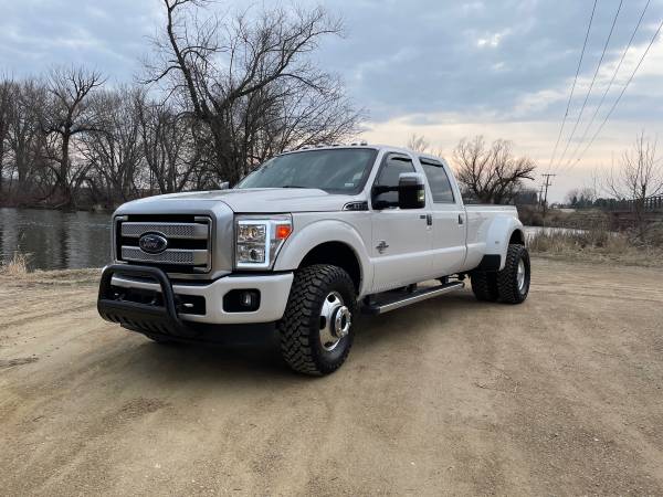 2016 Platinum Ford F-350 Dually for sale in Wood Dale, IL – photo 2