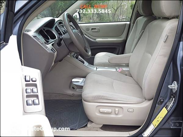 2004 Toyota Highlander Base AWD 4dr SUV V6 w/3rd Row for sale in East Brunswick, NY – photo 10