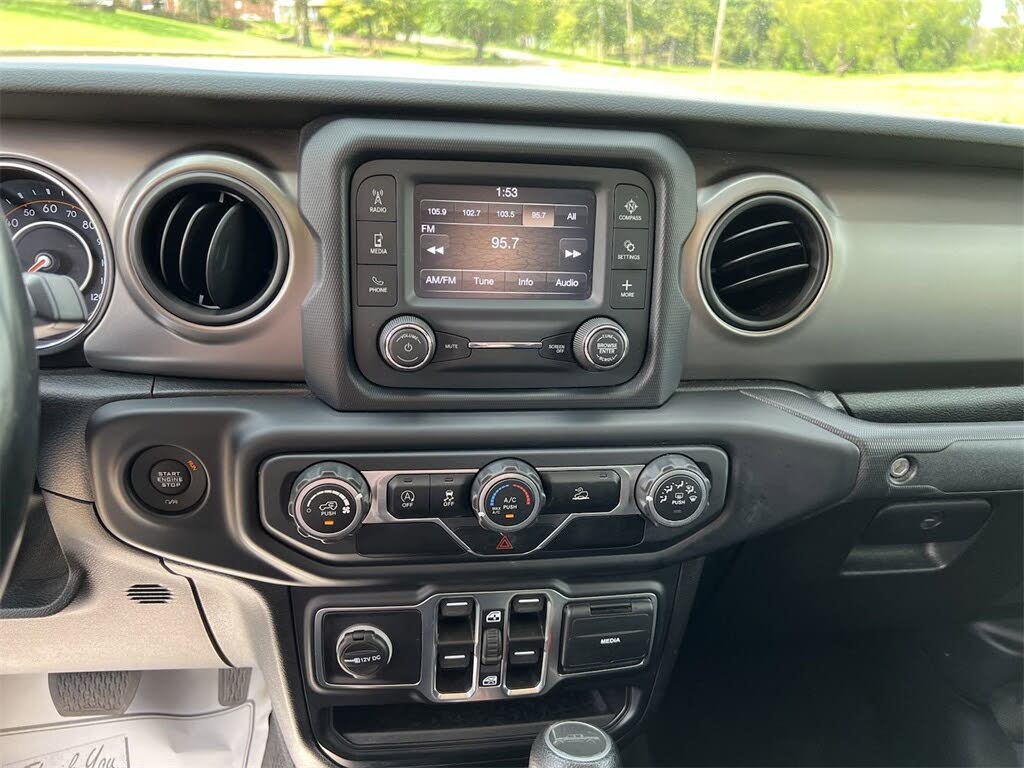 2020 Jeep Gladiator Sport Crew Cab 4WD for sale in Des Arc, AR – photo 7