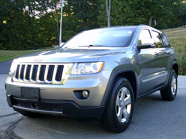 * 2012 JEEP GRAND CHEROKEE LIMITED 5.7L HEMI ALL WHEEL DRIVE LOADED * for sale in Plaistow, MA