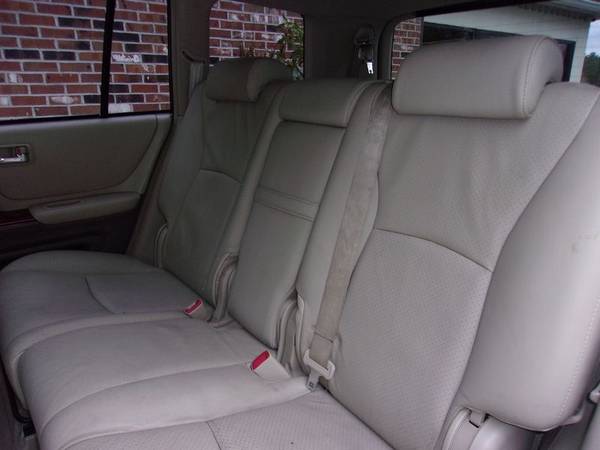 2006 Toyota Highlander Hybrid Limited AWD Seats-7, 131k Miles, Blue for sale in Franklin, MA – photo 11