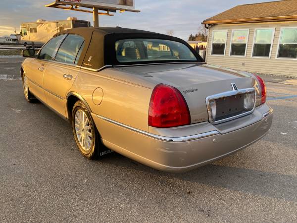 2003 Lincoln Town Car Power Moon Roof Heated Leather LOW 101k Miles! for sale in Auburn, IN – photo 7