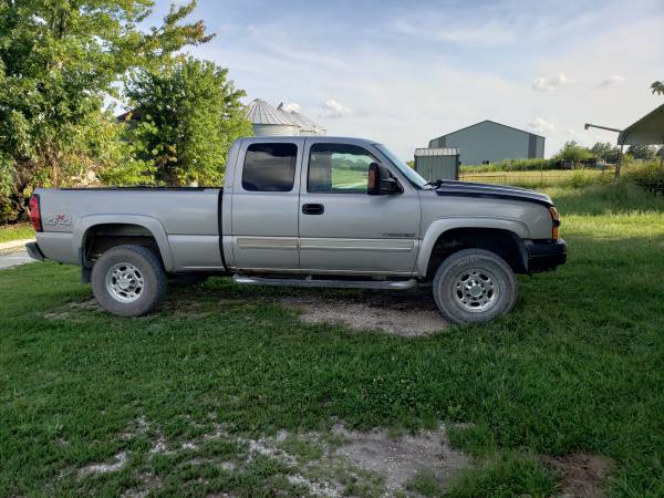2005 chevy 2500hd for sale in Shelbina, MO