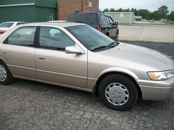 1998 Toyota Camry LE for sale in Normal, IL – photo 2