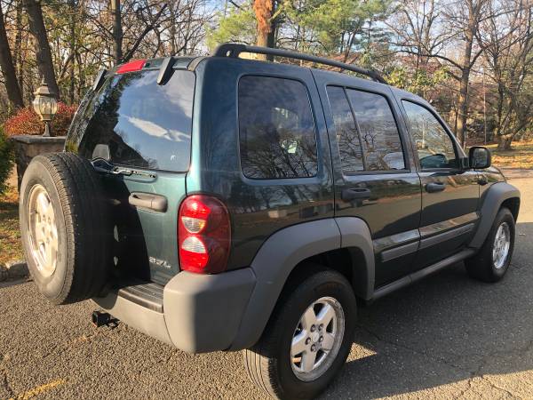 2005 Jeep Liberty 4x4 - cars & trucks - by owner - vehicle... for sale in Totowa, NY – photo 4