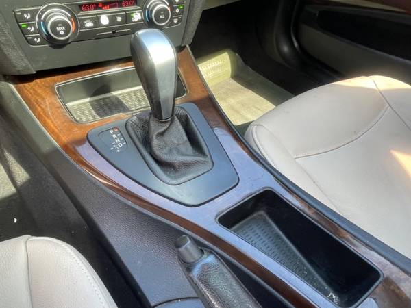 2011 BMW 3 Series 4dr Sdn 328i RWD - - by dealer for sale in Houston, TX – photo 20