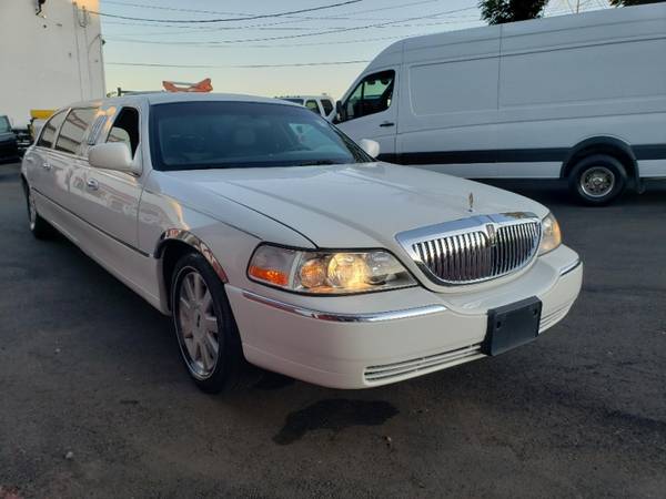 2004 Lincoln Town Car 4dr Sdn Executive w/Livery Pkg for sale in Philadelphia, PA – photo 2