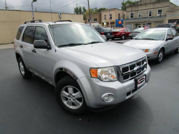 WINTER IS COMING!!! 4X4 2009 FORD ESCAPE XLT 4X4 - cars & trucks -... for sale in Rockford, IL – photo 3