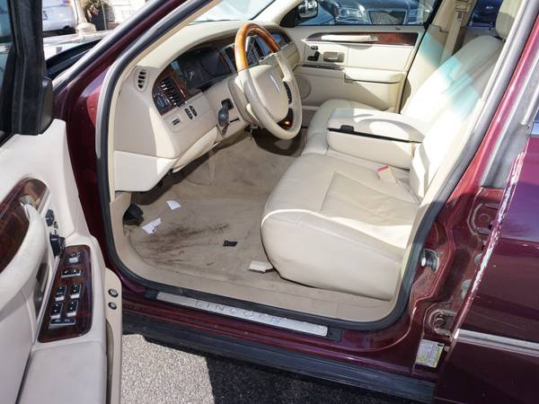 2007 Lincoln Town Car - - by dealer - vehicle for sale in Indianapolis, IN – photo 12