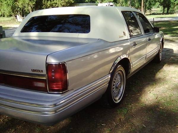 Must sell Lincoln Town car for sale in Other, FL – photo 5