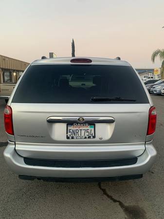 2005 CHRYSLER TOWN & COUNTRY LX (1 OWNER) - - by for sale in Clovis, CA – photo 4