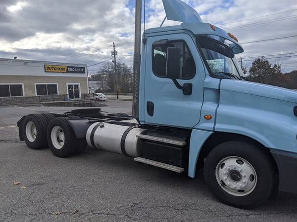 2013 FREIGHTLINER CASCADIA TANDEM DAY CAB DD-15 455 HP 10 SPD MANUAL... for sale in Wappingers Falls, OH – photo 5