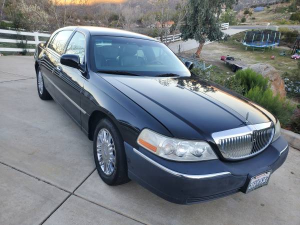 Absolutely Pristine LINCOLN TOWN CAR Signature Series Low for sale in El Cajon, CA