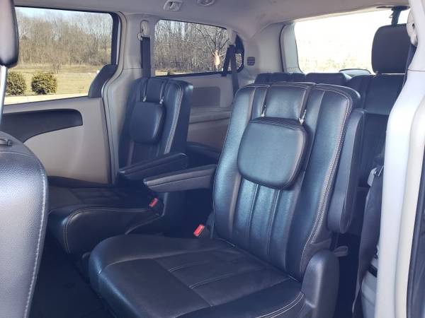 2013 Chrysler Town Country Touring - - by dealer for sale in Georgetown, KY – photo 16