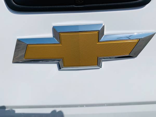 2019 Chevy Colorado-Nice White,2wd,Crew Cab,6 CYLINDER,LIKE NEW!! for sale in Santa Barbara, CA – photo 5