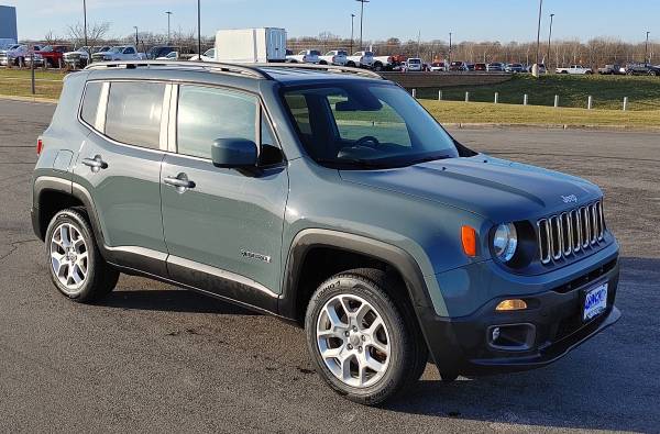 ~ ~ ~ 2017 Jeep Renegade Latitude 4x4 ( ONLY 79K MILES!!! ) ~ ~ ~ -... for sale in Mukwonago, WI – photo 4