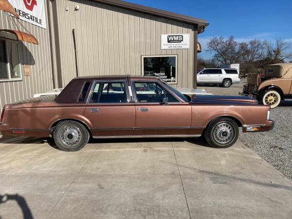 1985 Lincoln Towncar - cars & trucks - by dealer - vehicle... for sale in Upper Sandusky, OH – photo 17