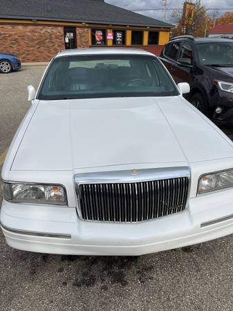 1996 Lincoln Town Car for sale in Morley, MI – photo 2
