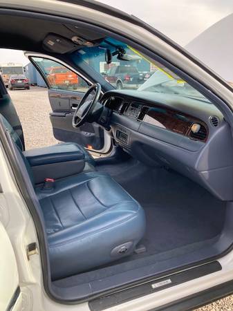 1998 Lincoln Town Car - cars & trucks - by owner - vehicle... for sale in St. Charles, MO – photo 10