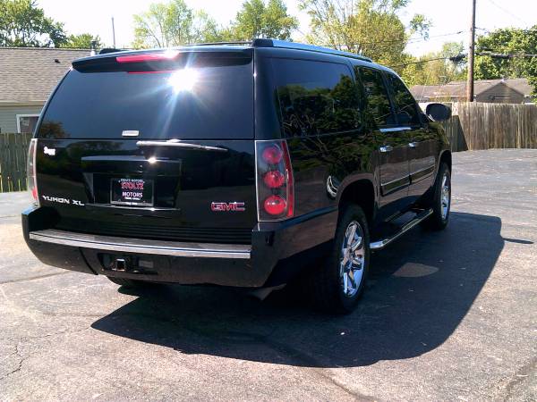 2008 GMC Yukon Denali AWD DVD 3RD ROW SEATING for sale in TROY, OH – photo 5