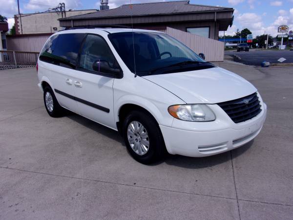 2007 Chrysler Town & Country for sale in Shelbyville, IL – photo 3