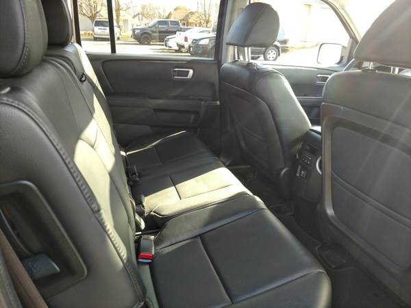 2015 Honda Pilot EX-L AWD (Third Row Seating) - cars & trucks - by... for sale in Loves Park, IL – photo 6