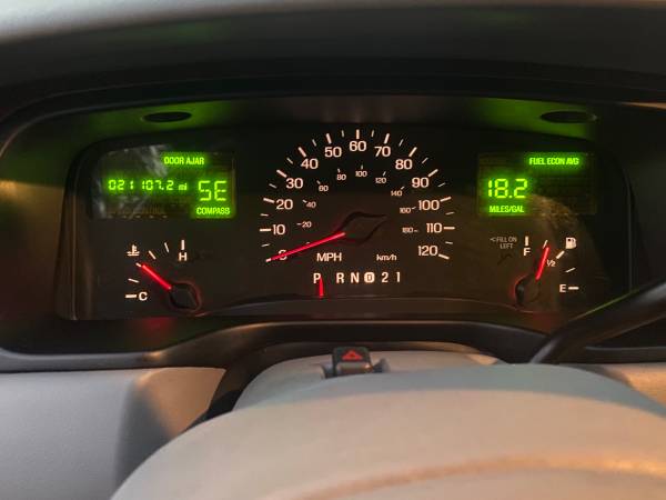 1998 Lincoln town car 21000 miles mint condition - cars & trucks -... for sale in Baton Rouge , LA – photo 10