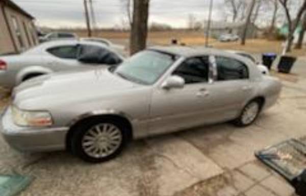 2004 Lincoln Town Car for sale in Topeka, KS